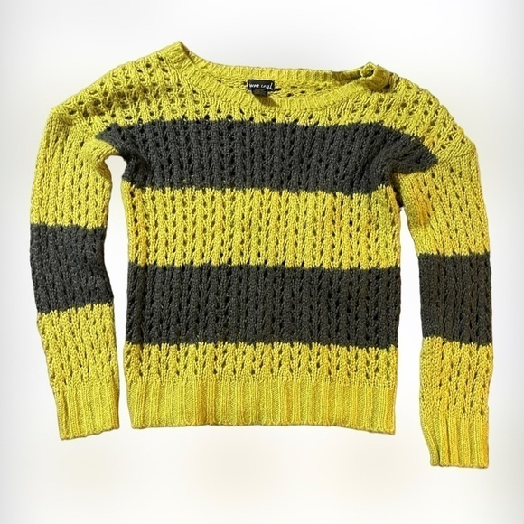 Wet Seal Sweaters - 𝅺WET Seal Women’s Green and Gray Stripped Loose Knit Sweater!